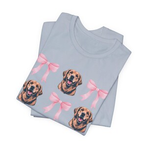 Camiseta de mamá Golden Retriever, camiseta de San Valentín para amantes de los perros, linda camiseta con gráfico de perro con lazo rosa, adorable regalo de retriever para mujeres, ropa para mamás de mascotas imagen 6