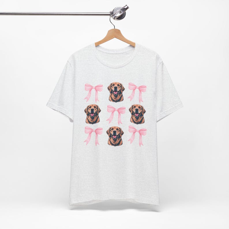 Camiseta de mamá Golden Retriever, camiseta de San Valentín para amantes de los perros, linda camiseta con gráfico de perro con lazo rosa, adorable regalo de retriever para mujeres, ropa para mamás de mascotas imagen 7