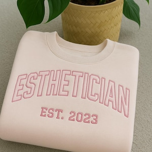 Custom Embroidered Esthetician Crewneck Sweatshirts Personalized Skincare Sweatshirt For Beauty Professionals Esthetician Gift
