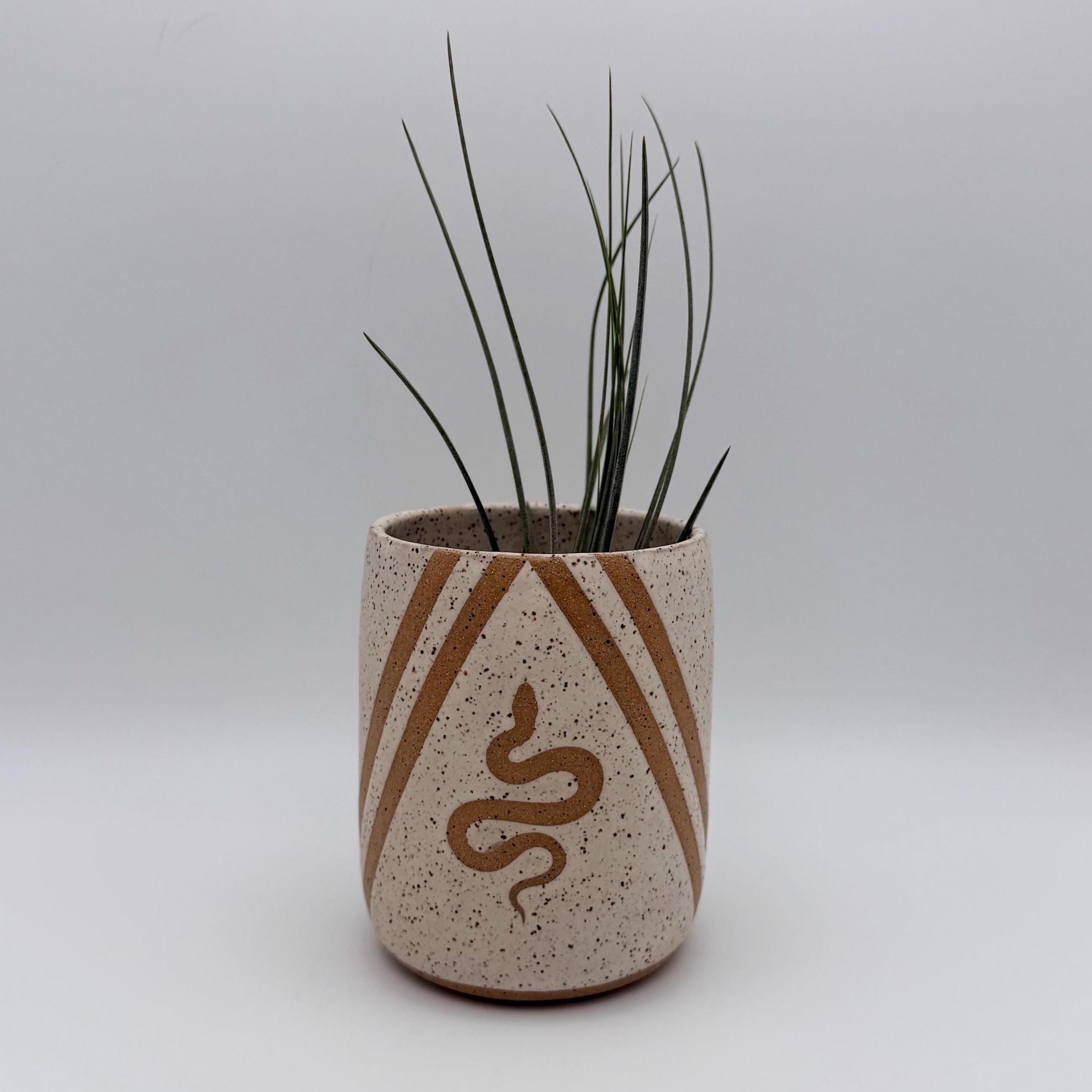 ストライプ模様の陶器花瓶 陶器製蛇型花瓶 | ストライプ模様の斑点模様のモダンな手作りホーム