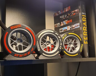 F1 Reifen und Felge Replica - Weich - Mittel - Hart - Inter - Nass - Personalisierbar & Perfektes Geschenk für Formel 1 Fans