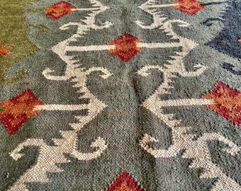 Handmade Wool Jute Kilim Rug: Traditional Handwoven Design