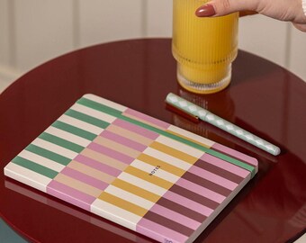 Cuaderno A5 con rayas: estampado multicolor, planificador mensual y pegatinas