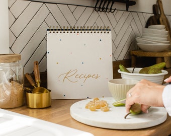 Archivador de recetas con tapa abatible y soporte incorporado