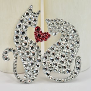 Crystal Cat Couple Magnet – Animal Art Fridge Decor with Heart – Cute Gift for Cat Lovers – Bling Wooden Ornament