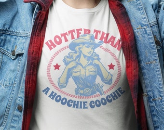 Más caliente que un Hoochie Coochie, camiseta de estilo retro country / regalo de camisa de diseño inspirado en la vendimia, vida de chica campesina, Alan Jackson