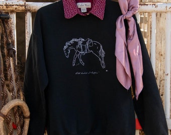 Sudadera unisex de cuello redondo de mezcla pesada™ con espalda fría y saltos, estilo country, western y ranchero