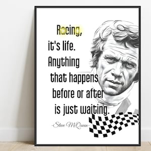Può includere: Illustrazione in bianco e nero di Steve McQueen con una citazione sulle corse: "Le corse, è la vita. Tutto ciò che accade prima o dopo è solo attesa." -Steve McQueen-