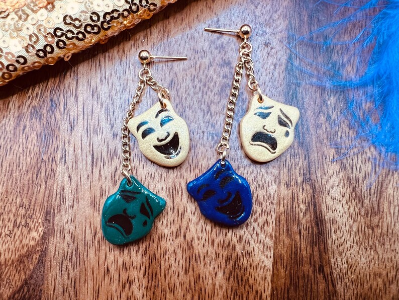 mardi gras happy sad mask meaning