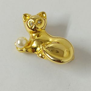 vintage brooch, gold plated, beautiful for women
