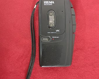 Grabadora de voz Sigma MCR 8095 antigua, en funcionamiento.