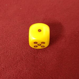 vintage dice, dice, yellow bakelite, catalin, games dice