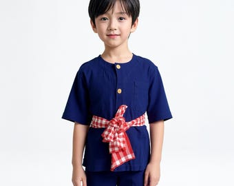 Set mit thailändischem traditionellem Mauhom-Hemd für Kinder