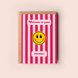Cartão de felicitações de 30º aniversário para comemorar seus trinta anos | Presente engraçado com rosto sorridente e listrado, inclui envelope