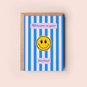 Cartão de felicitações de 30º aniversário para comemorar seus trinta anos | Presente engraçado com rosto sorridente e listrado, inclui envelope