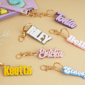 Porte-clés en acrylique personnalisés, étiquettes de nom en acrylique, étiquettes de nom pour sac à dos, porte-clés d'étiquette de nom personnalisés, étiquettes de nom de boîte à lunch, étiquettes de nom vintage