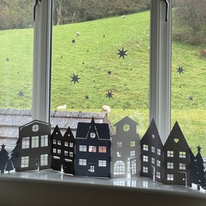 Casas de papel SVG, escaparate navideño, casas en forma de acordeón, pueblo de papel
