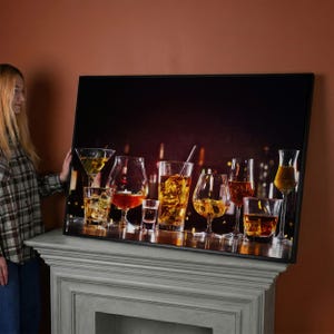 Lienzo con bebidas alcohólicas: Decoración de pared con licores en el mostrador de bar (regalo para barman)