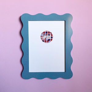 A4 kronkelende BLAUWE GLITTER golvende lijst funky maximalistische kleur woondecoratie