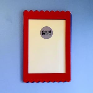 A4 coquille rood golvend frame funky maximalistische kleur woondecoratie