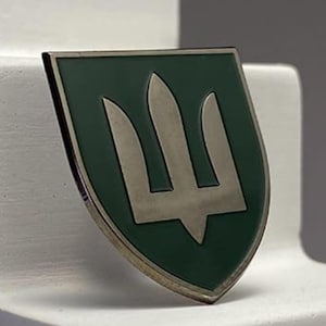 Ukrainian Ground Forces Style Pin, Brass Enamel Shield Pin, Green And Silver Lapel Badge, Collectible Metal Brooch, Unique Jacket Accessory