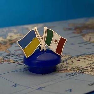 Ukrainian and Mexican Crossed Flags Badges in Gold Color, Double Flag Friendship Badge, Patriotic Souvenir, Small Gifts for Friends