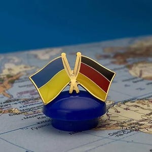 Ukrainian German Flags Pin, Symbol of Country Friendship, Lapel Pin with Country Flags, Gift for Ukrainians Living Abroad, Crossed Flags Pin