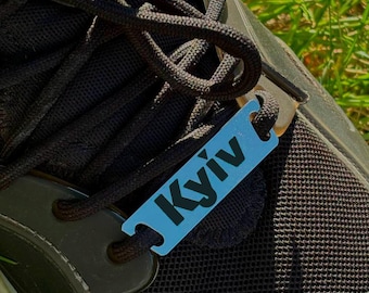 Targhetta per lacci di scarpe da uomo, targhetta personalizzata con nome per scarpe sportive, souvenir di Kiev, Ucraina, ciondolo in ottone per scarpe, regalo di viaggio con nome della città, regalo per la festa del papà per gli amici