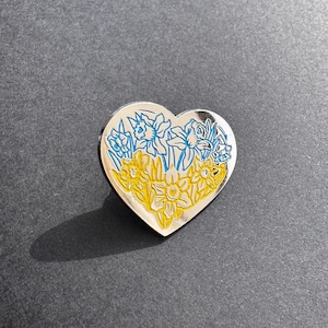 Herz-Emaille-Pin in in den Farben Blau und Gelb, Ukrainische Patriotische Anstecknadel, Ukrainische Abzeichen, Ständer mit Ukrainische Anstecknadel, Geschenke für Freunde