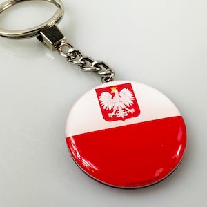 ポーランド国旗キーホルダー（紋章付き）、ポーランド愛国心あふれるキーホルダー、赤と白の国旗のお土産、旅行ギフト、国民的誇りのアクセサリー