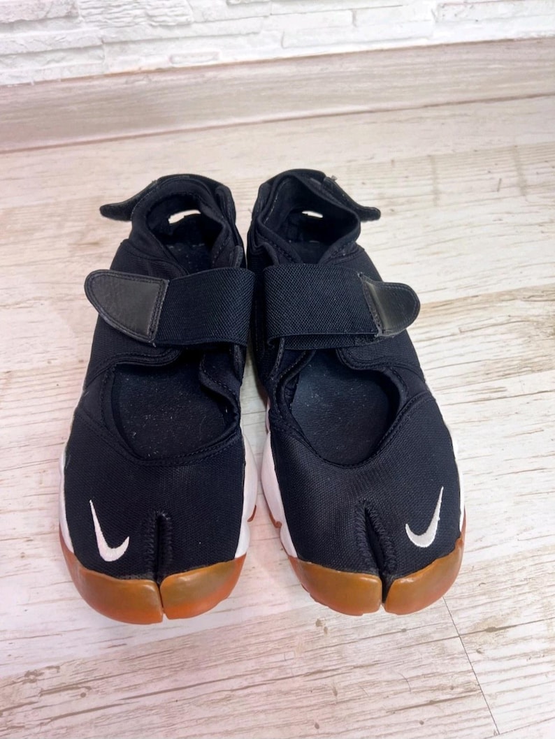 Vintage 2005 Nike Air Rift Sneakers – US 10 – Made in Indonesia – Rare Collector’s Pair image 4