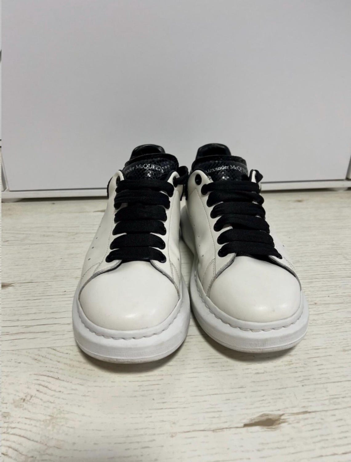 Alexander McQueen oversized sneakers white, foto 4 di 5