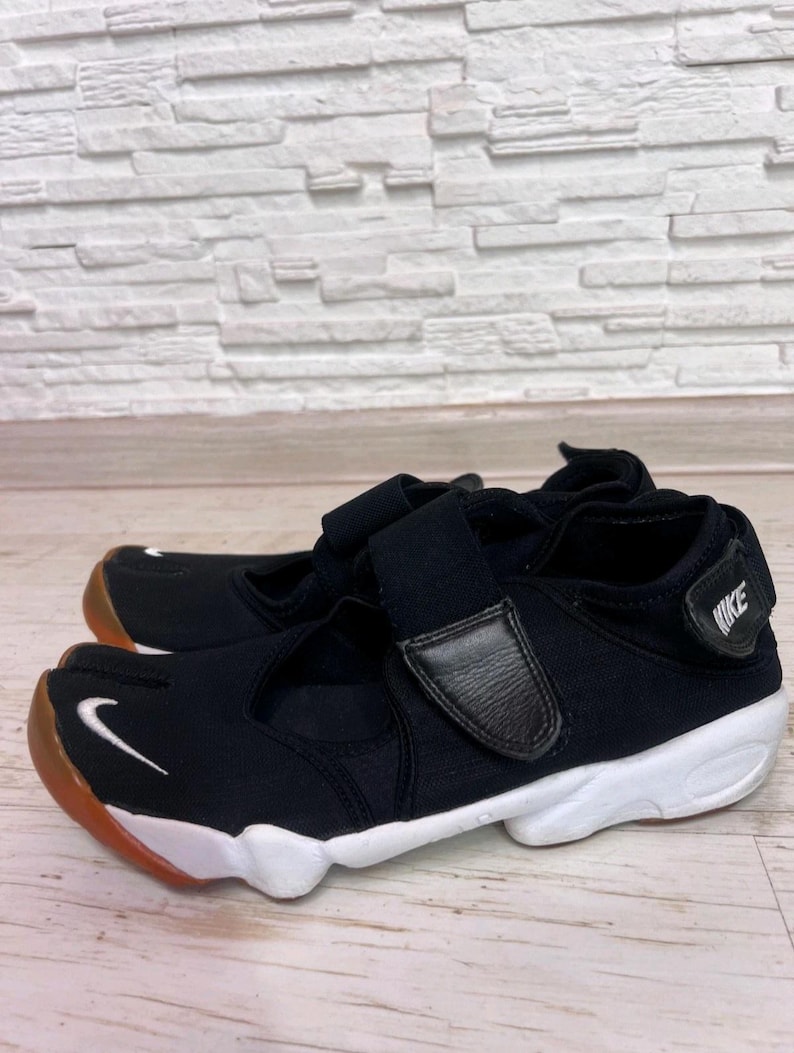 Vintage 2005 Nike Air Rift Sneakers – US 10 – Made in Indonesia – Rare Collector’s Pair image 1