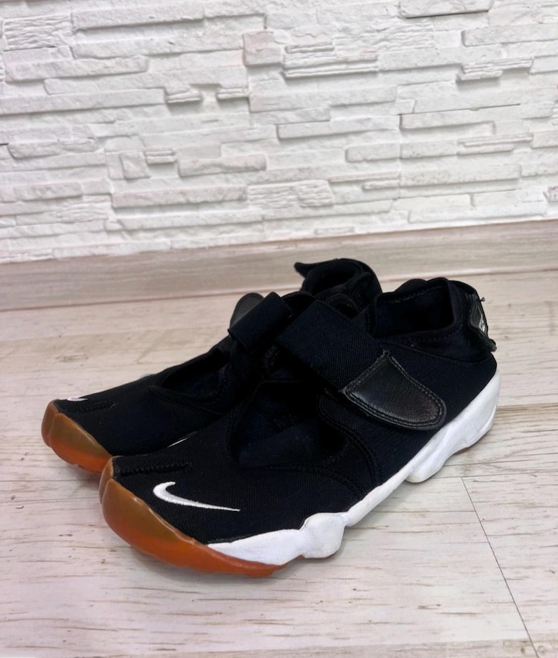 Vintage 2005 Nike Air Rift Sneakers – US 10 – Made in Indonesia – Rare Collector’s Pair image 2
