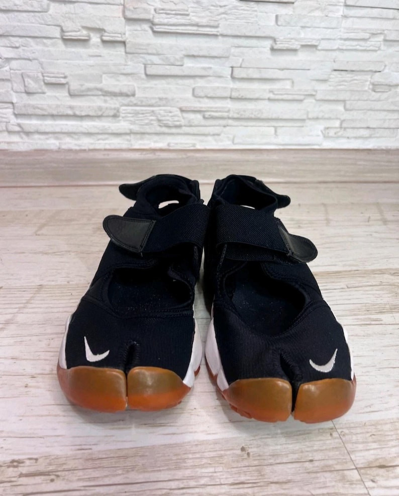 Vintage 2005 Nike Air Rift Sneakers – US 10 – Made in Indonesia – Rare Collector’s Pair image 3