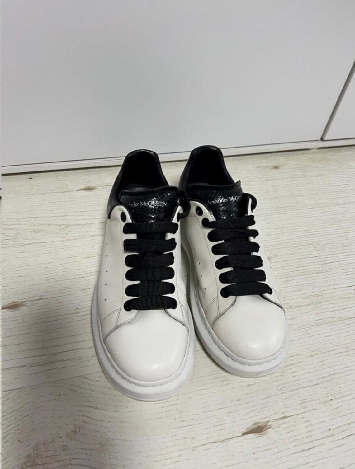 Alexander McQueen oversized sneakers white, foto 3 di 5