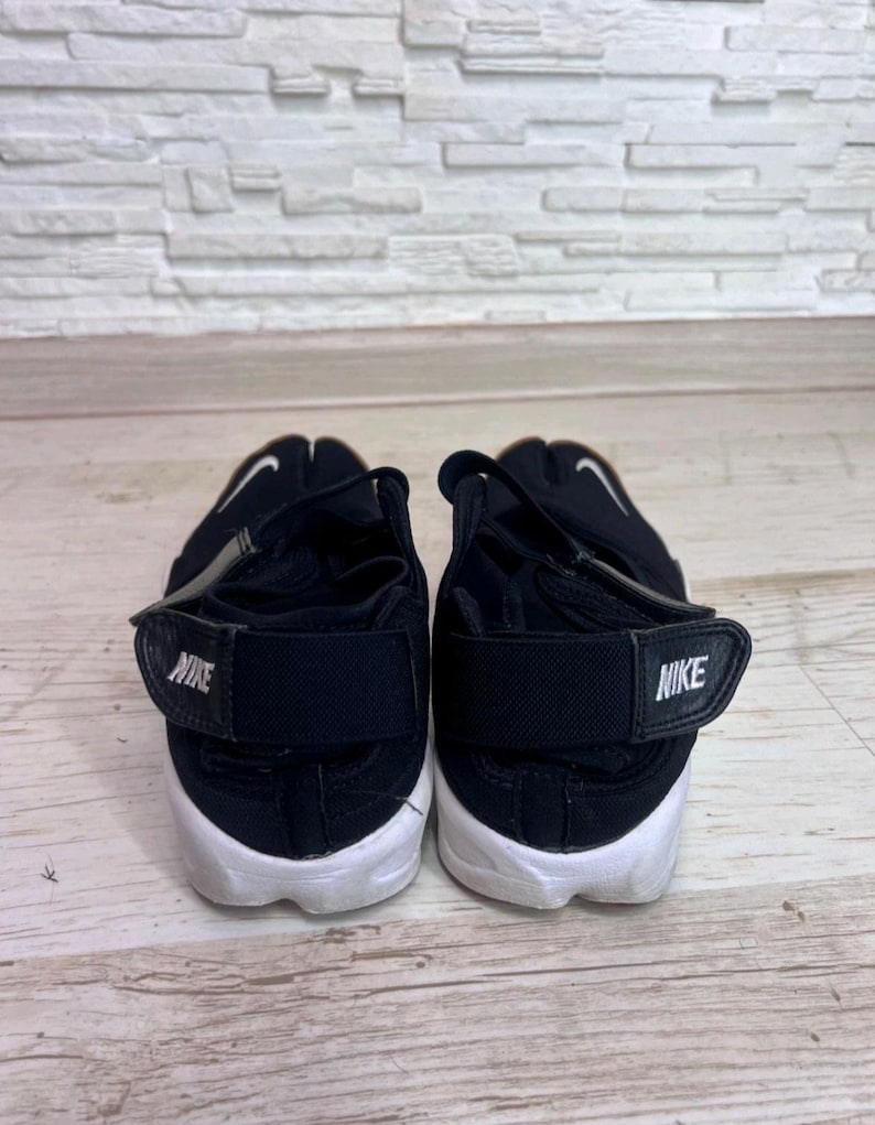 Vintage 2005 Nike Air Rift Sneakers – US 10 – Made in Indonesia – Rare Collector’s Pair image 6