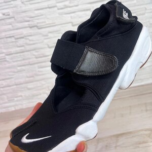 Vintage 2005 Nike Air Rift Sneakers – US 10 – Made in Indonesia – Rare Collector’s Pair image 10