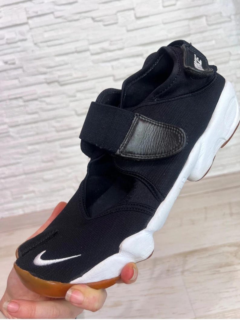 Vintage 2005 Nike Air Rift Sneakers – US 10 – Made in Indonesia – Rare Collector’s Pair image 10