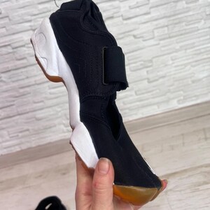 Vintage 2005 Nike Air Rift Sneakers – US 10 – Made in Indonesia – Rare Collector’s Pair image 11