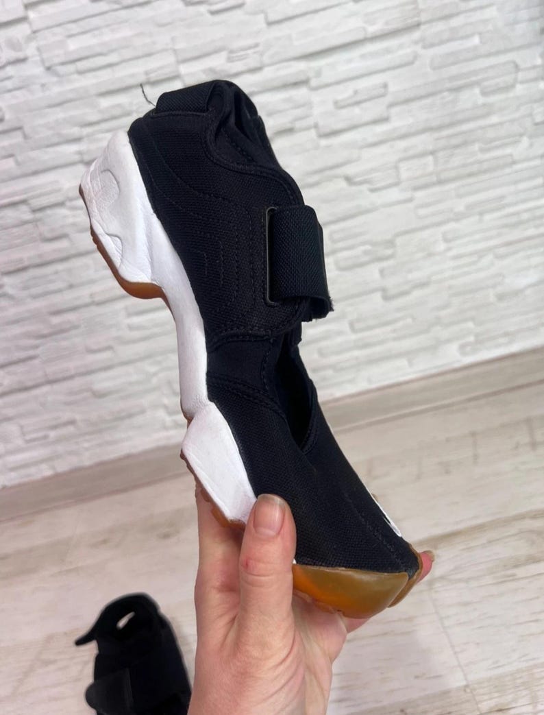 Vintage 2005 Nike Air Rift Sneakers – US 10 – Made in Indonesia – Rare Collector’s Pair image 11