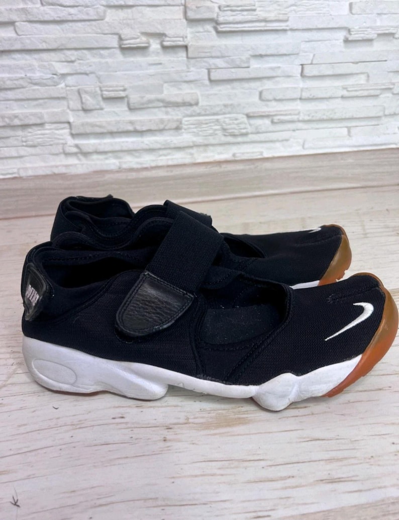 Vintage 2005 Nike Air Rift Sneakers – US 10 – Made in Indonesia – Rare Collector’s Pair image 5