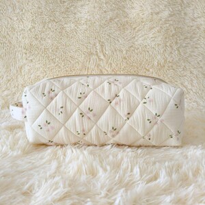 Pink flower on white coquette padded quilted toiletry bag case pouch organizer holder for Dyson Airwrap, Dyson Airstrait, Shark Flexstyle, Shark SmoothStyle, Shark FlexFusion, T3 Aire 360 hair styling tools, 4 interior divider compartment pockets for attachments and accessories, large travel makeup bag, cosmetic case, curling iron storage, hair dryer bag for women, gift for her, vanity organizer, carry-on travel essential