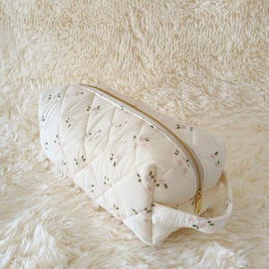 Pink flower on white coquette padded quilted toiletry bag case pouch organizer holder for Dyson Airwrap, Dyson Airstrait, Shark Flexstyle, Shark SmoothStyle, Shark FlexFusion, T3 Aire 360 hair styling tools, 4 interior divider compartment pockets for attachments and accessories, large travel makeup bag, cosmetic case, curling iron storage, hair dryer bag for women, gift for her, vanity organizer, carry-on travel essential