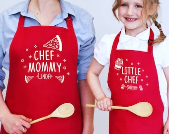 Tablier de cuisine personnalisé, tablier assorti pour maman et fille, cadeau de Saint-Valentin personnalisé pour maman. Tablier imprimé, Cadeaux pour elle, Cadeau de famille