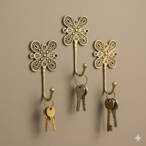 SHOBIXX - Ganchos de flores de latón con diseño grabado a mano / Juego de tres piezas / Decoración del hogar de estilo vintage / Porta llaves / Ganchos de pared / Floral
