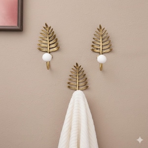 SHOBIXX - Gancho de pared de hoja de latón dorado hecho a mano / Juego de tres piezas / Decoración del hogar / Regalo de inauguración de la casa / Ganchos de pared / Ganchos de latón