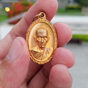 LP Ruay Blessed Coin 2017 Thai Luck Amulet Wat Tako Wealth Fortune Powerful Talisman Protection  Magice Item Charm