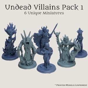 Puede incluir: Seis figuras en miniatura sin pintar de villanos no muertos. Las figuras son de plástico gris y están en varias poses amenazantes. Las figuras están dispuestas sobre un fondo gris. El texto "Undead Villains Pack 1" y "6 Unique Miniatures" está impreso sobre las figuras. El texto "* PRINTED MODELS (UNPRIMED)" está impreso debajo de las figuras.