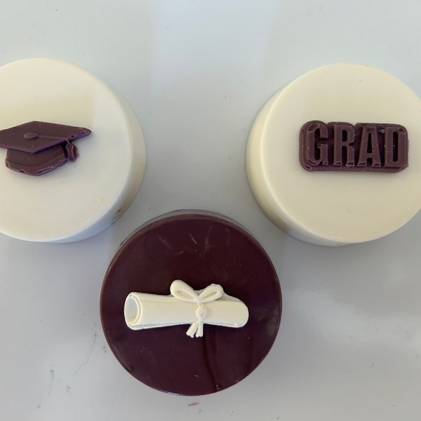 Graduation Treats: Pretzels and Oreos. Perfect for party favors and dessert tables. Many designs and colors possible.